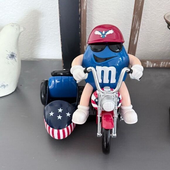 M&M’s Freedom Rider Side Car Motorcycle Toy with Candy Dispenser - Picture 2 of 10